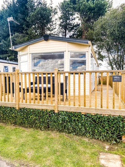 The Hygge Retreat At 7 Lakes Country Park, Lincolnshire Villa Crowle  Exterior photo