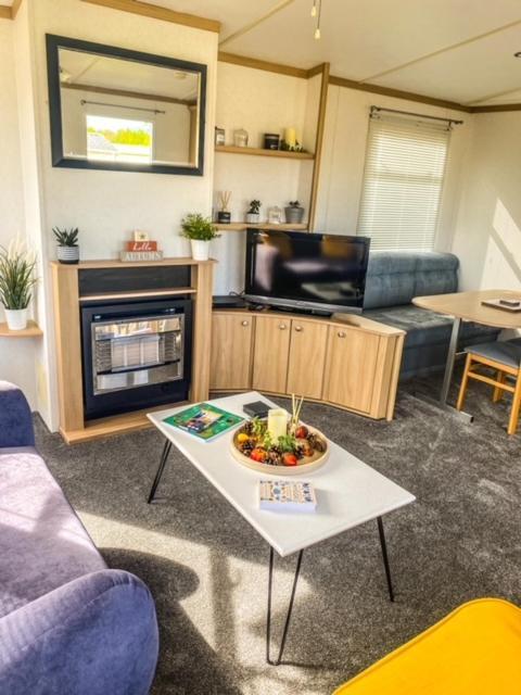 The Hygge Retreat At 7 Lakes Country Park, Lincolnshire Villa Crowle  Exterior photo